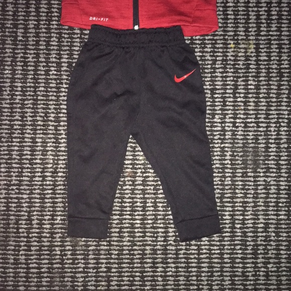 New nike jumpsuit - Picture 3 of 3
